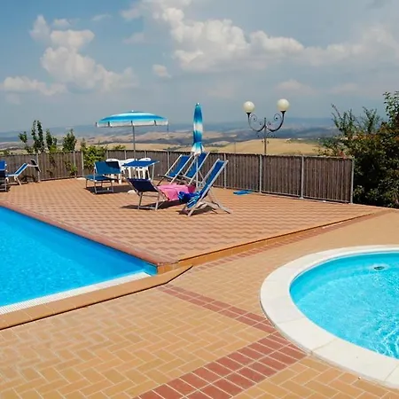 Apartment Sleeps 5 Pool Wifi T762840