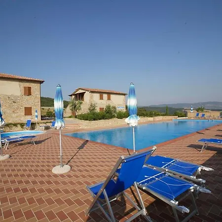 Apartment Sleeps 5 Pool Wifi T762840 *